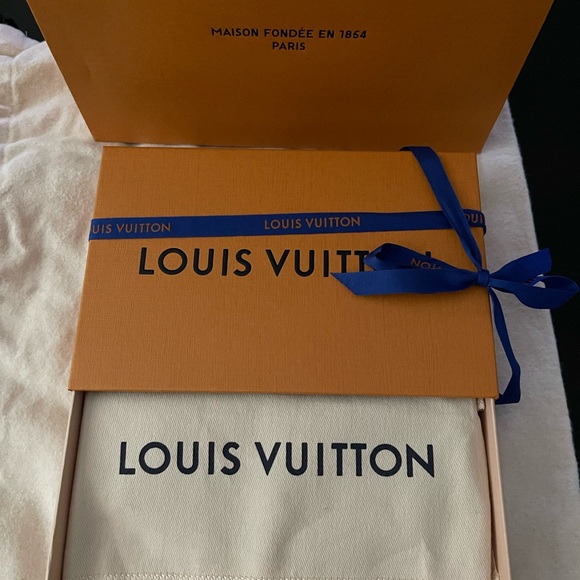 Emilie Wallet - Monogram Empreinte Leather
Black - Picture 3 of 15